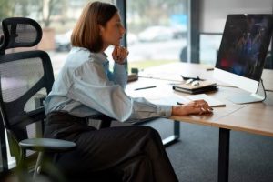 Как поддержать позвоночник при сидячей работе
